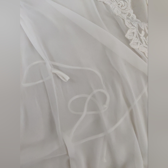 Vintage Jonquil by Diane Samandi Romantic Lace Embroidered Robe M